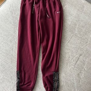 NIKE maroon sweatpants